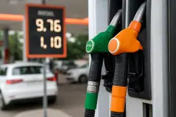 رغم تراجع أسعار النفط والدولار عالمياً.. أسعار المحروقات تواصل "التحليق" بالمغرب وسط صمت رسمي يثير التساؤلات